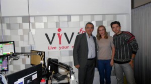 Prefectul Florin Sinescu, Luisa și Călin în studioul Viva FM